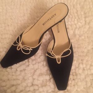 Ann Taylor Kitten heel shoes